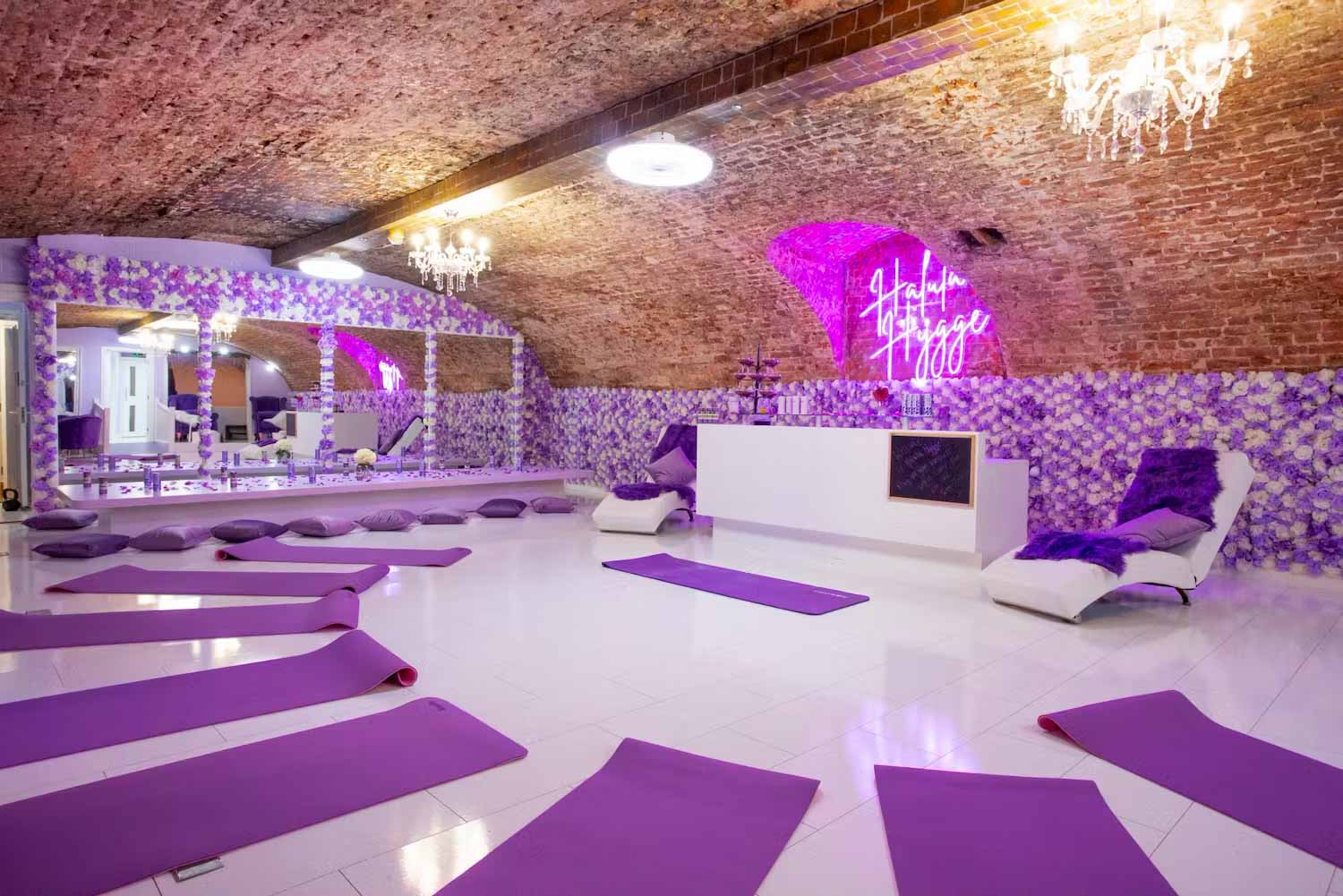 Large group accommodation for rent near me UK